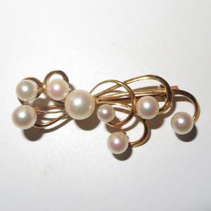 White Seawater Pearl 18K Yellow Gold Brooch